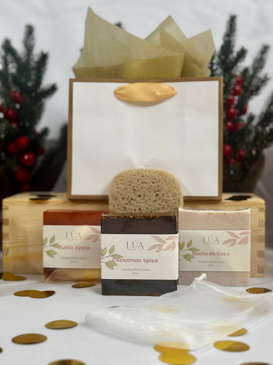 Bundle Jabones Trío Navideño Christmas Spice, Rustic Apple y Besito de Coco + Malla exfoliadora + Descanso